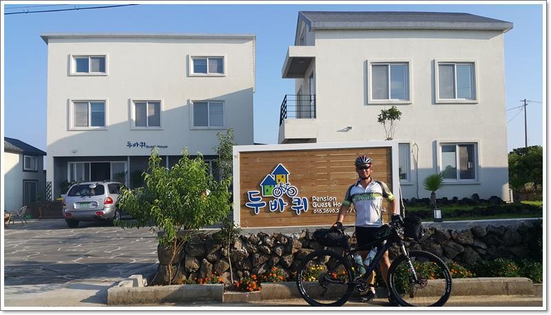 Two Wheels Guest House Seogwipo Exteriör bild